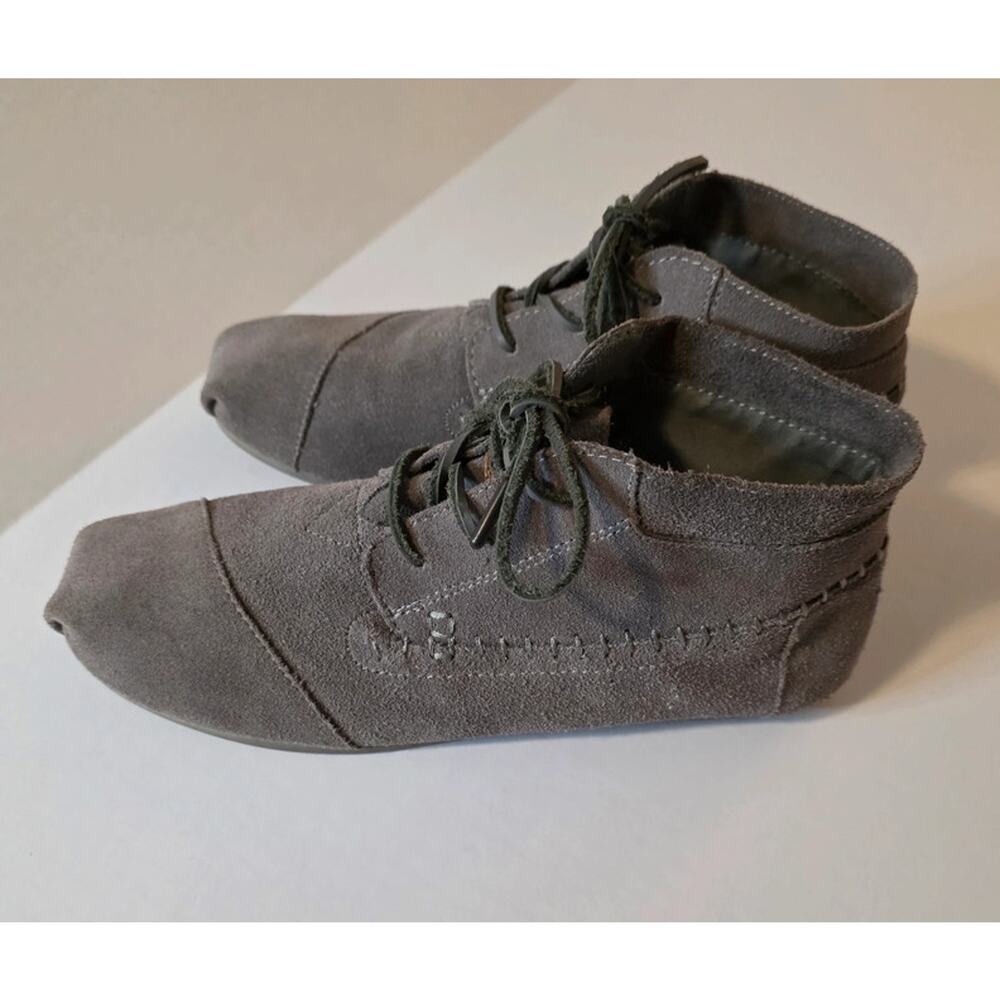 TOMS‎ Gray Moccasin Boots Suede Women's Size 10 EUC
